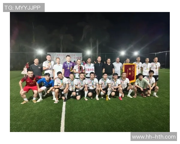 精美足球球星小摆件收藏展示让你感受绿茵场上激情魅力