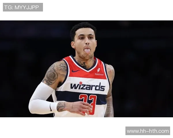 库兹马与足球球星的相似之处:从外貌到球场风格的对比分析 库兹马与足球球星的相似之处:从外貌到球场风格的对比分析